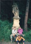 Medvěd u pomníku v Manětíně 1996